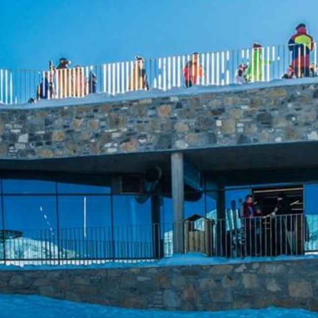 Edificio guarda esquís Riba Escorxada